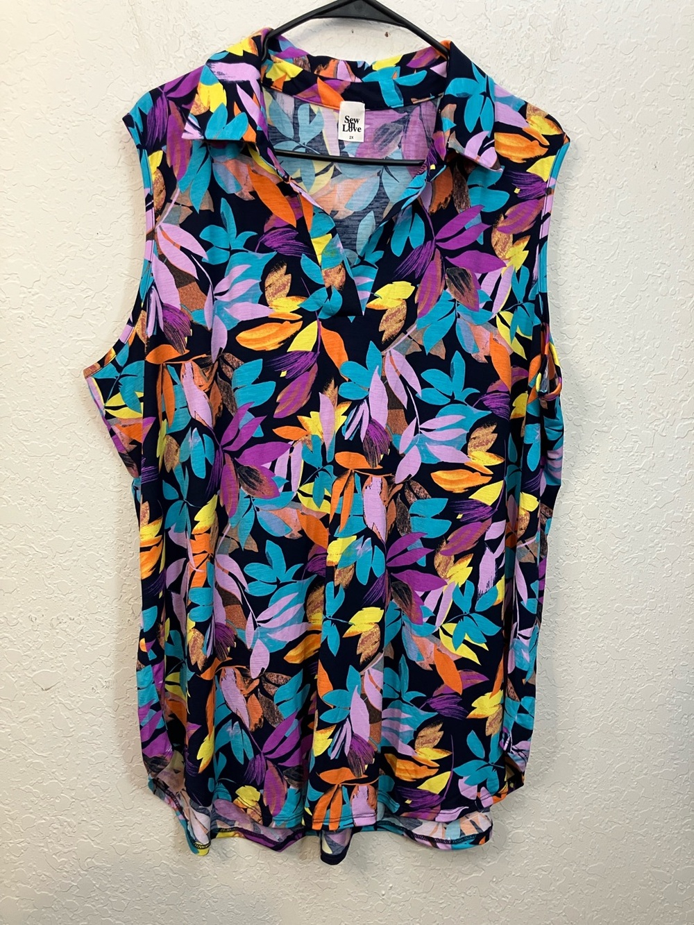 Sleeveless V-Neck Floral Collared Top